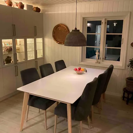 Willa Short Way To Centre And Aker Solutions! Stord